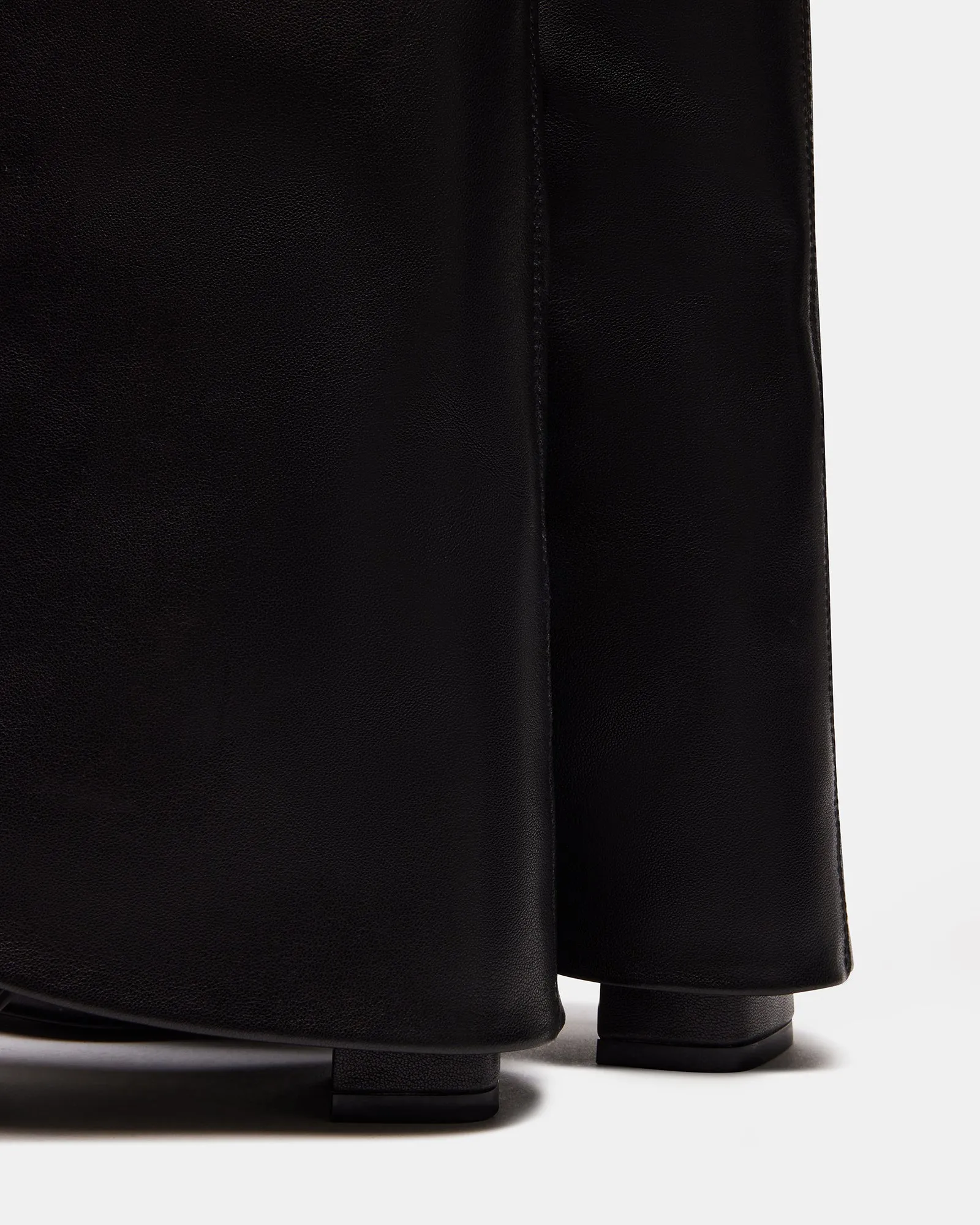 FALLON BLACK LEATHER - SM REBOOTED