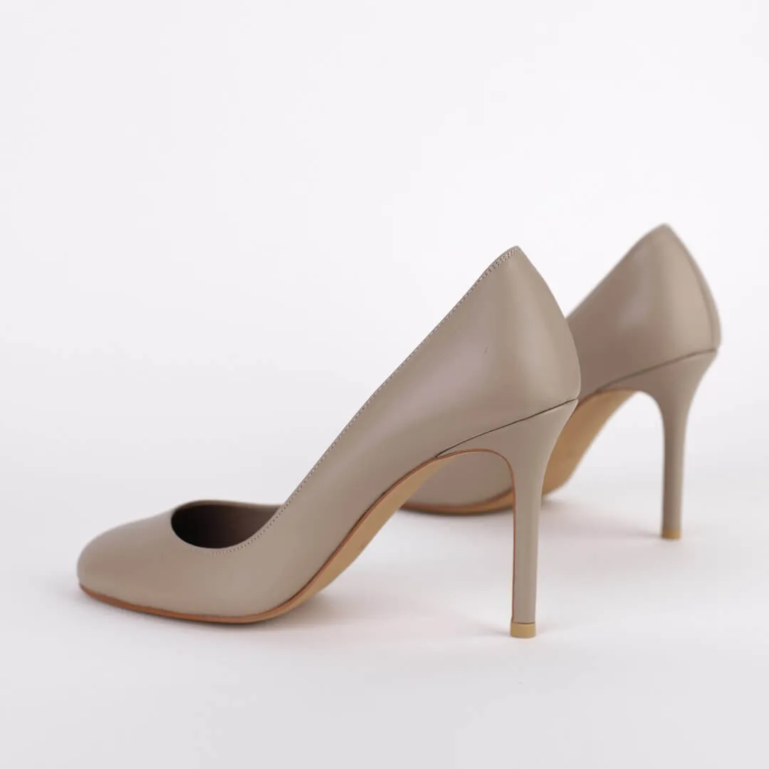*NOVAH - black, 9cm size UK 2