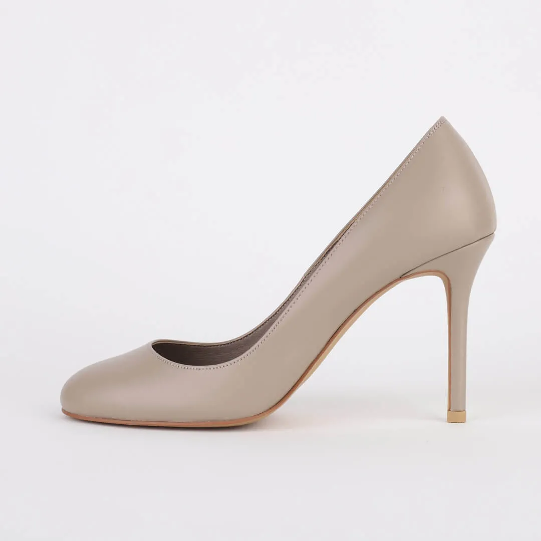 *NOVAH - black, 9cm size UK 2
