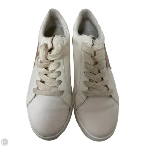 Shoes Sneakers By Clothes Mentor In Cream, Size: 6