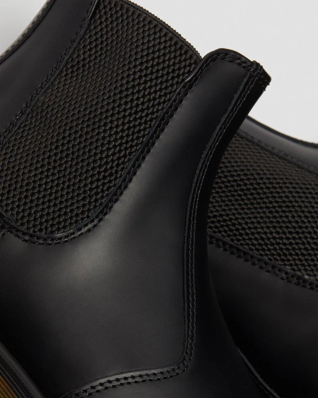 Unisex 2976 Smooth Leather Chelsea Boots Black Smooth