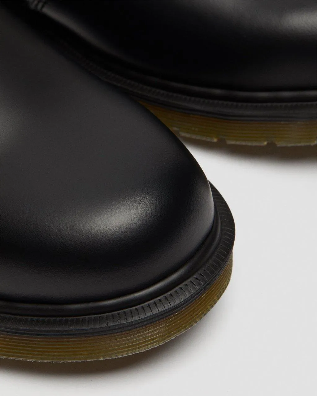Unisex 2976 Smooth Leather Chelsea Boots Black Smooth